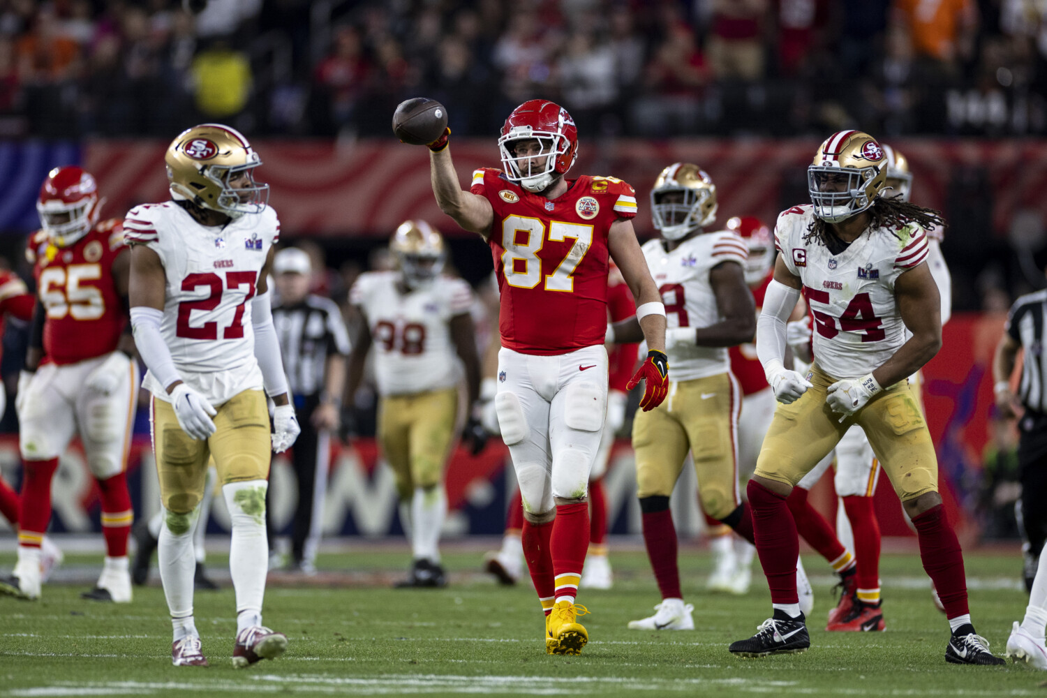 亚冬会闭幕式彩排后台 他们被沙特演职人员直呼“太可爱了”.